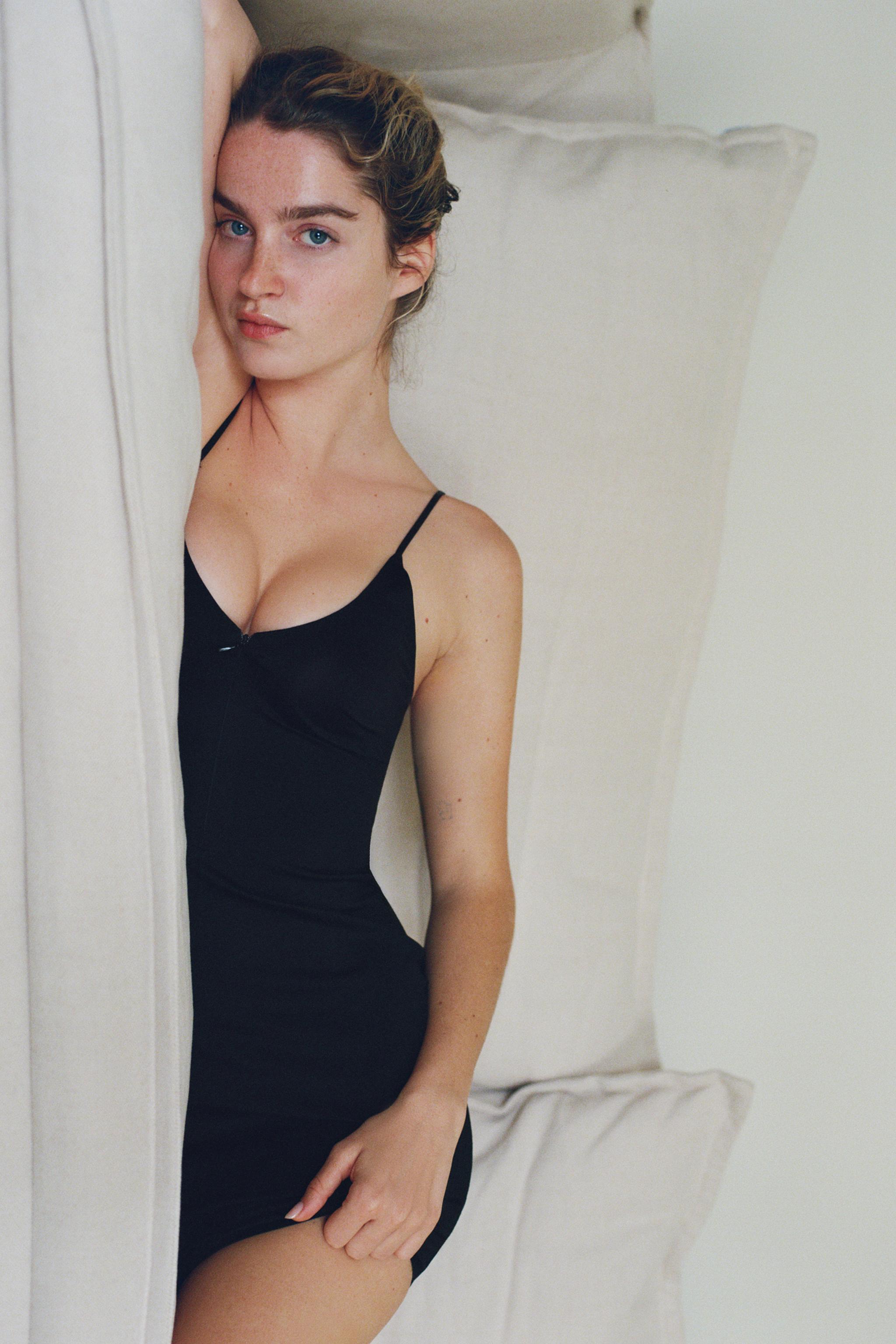 ROBE COURTE AVEC POLYAMIDE ET ZIP